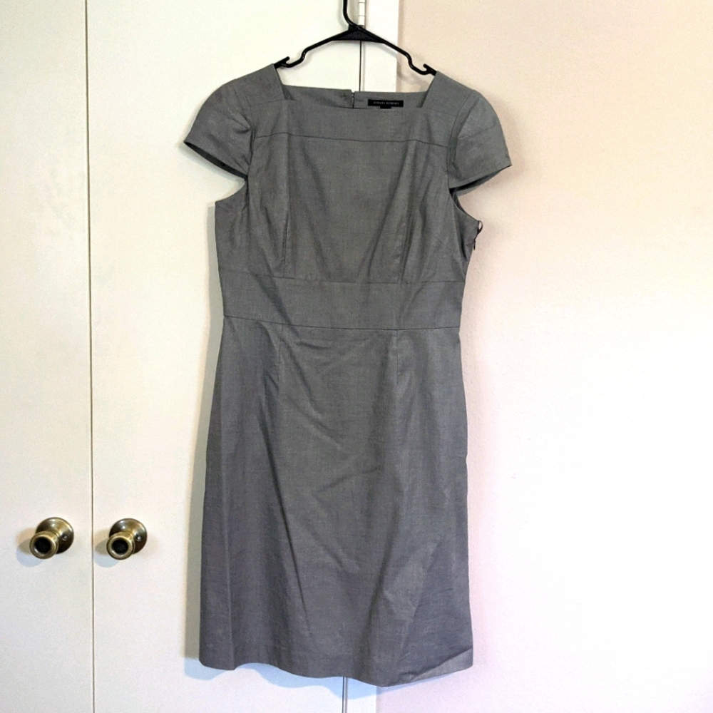 Banana Republic sheath dress w cap sleeves pockets